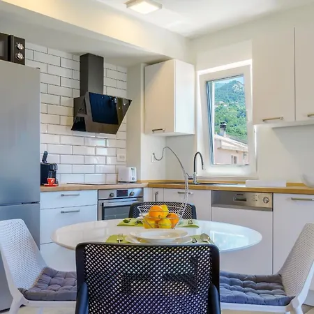 Apartamento By The Sea Tucepi, Makarska - 23256
