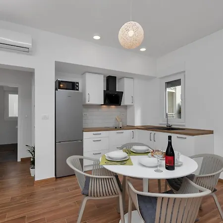 Apartamento By The Sea Tucepi, Makarska - 23256 Tučepi