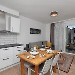 Apartment By The Sea Tucepi, Makarska - 23256 *